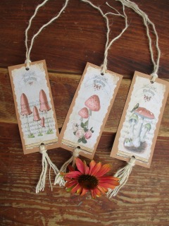Set Lesezeichen aus Kartonage mit Pilzmotiven , Geschenkanhänger ,Shabby , Vintage Bookmark ,