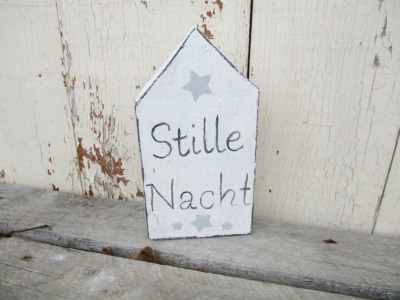 Stille Nacht , rustikales Holzhaus aus Altholz ,Anlehner/Steele im weihnachtlichen Shabby Chic