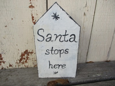 Santa stops here - Holzhaus aus Altholz ,Anlehner/Steele im weihnachtlichen Shabby Chic