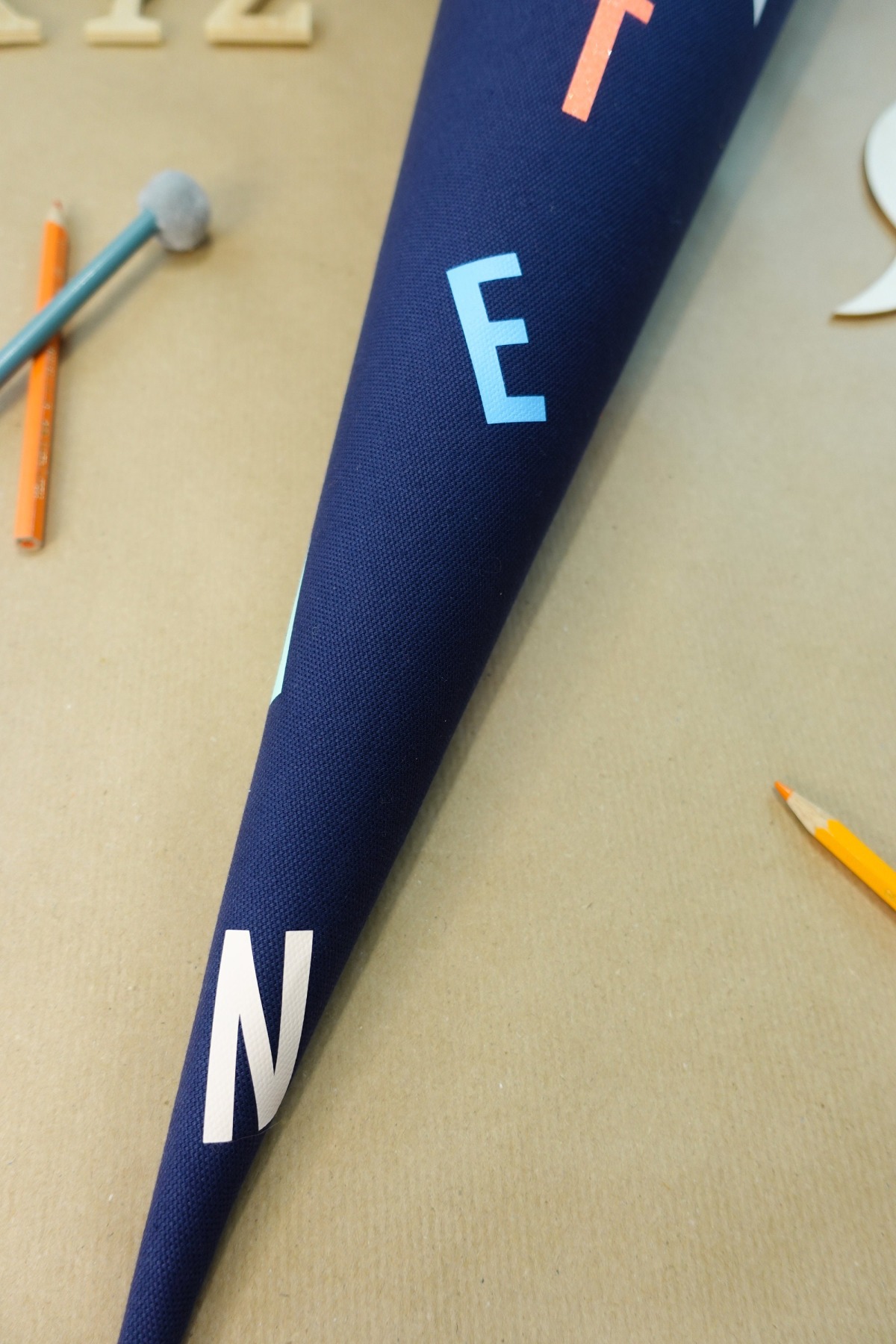 ABC Schultüte mit bunten Buchstaben aus dunkelblauem Stoff für Jungs 5