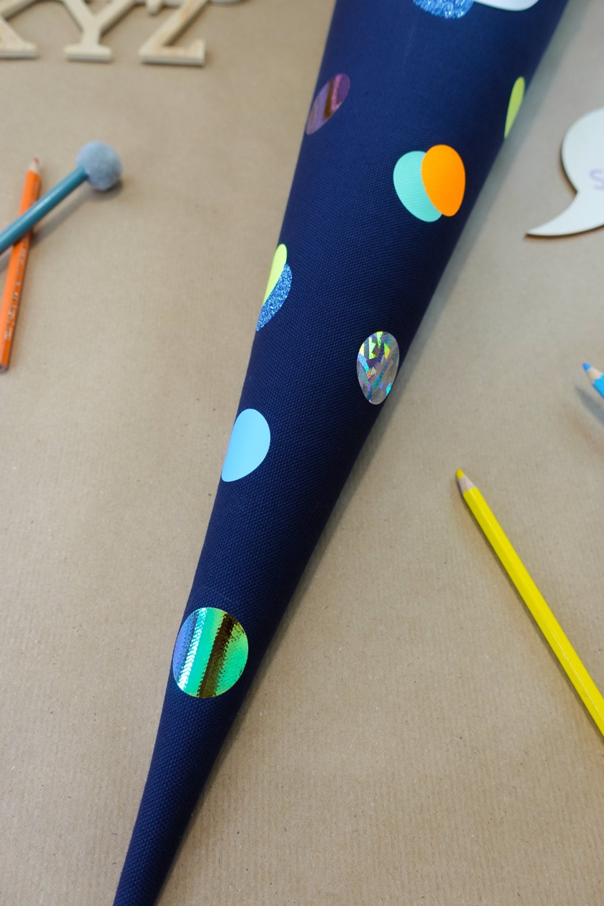 Konfetti Schultüte Dunkelblau mit Neonfarben für Jungs 35cm und 70cm personalisierbar 3
