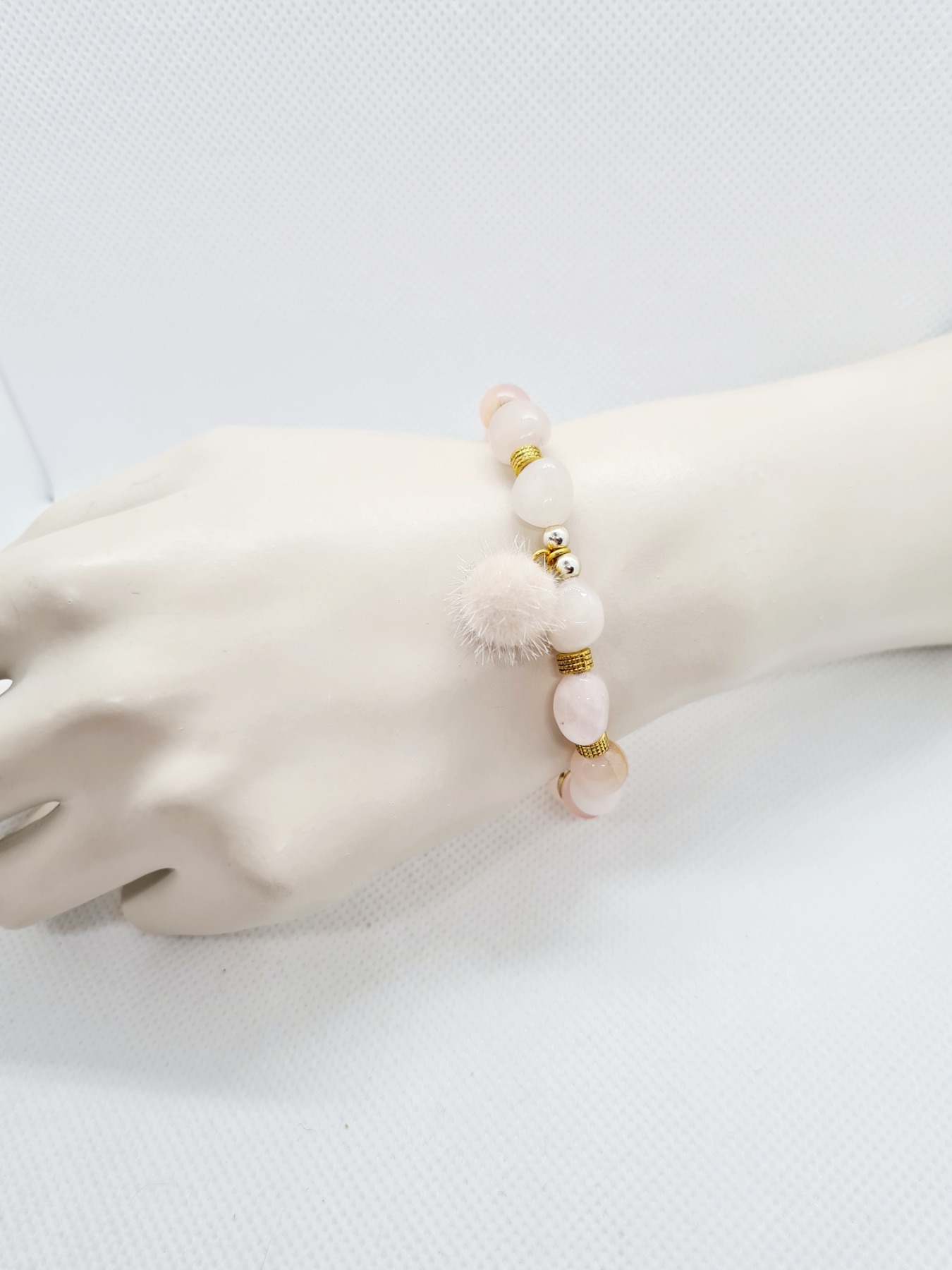 Armband aus Jadeperlen mit Rosenquarz und Pompom 5