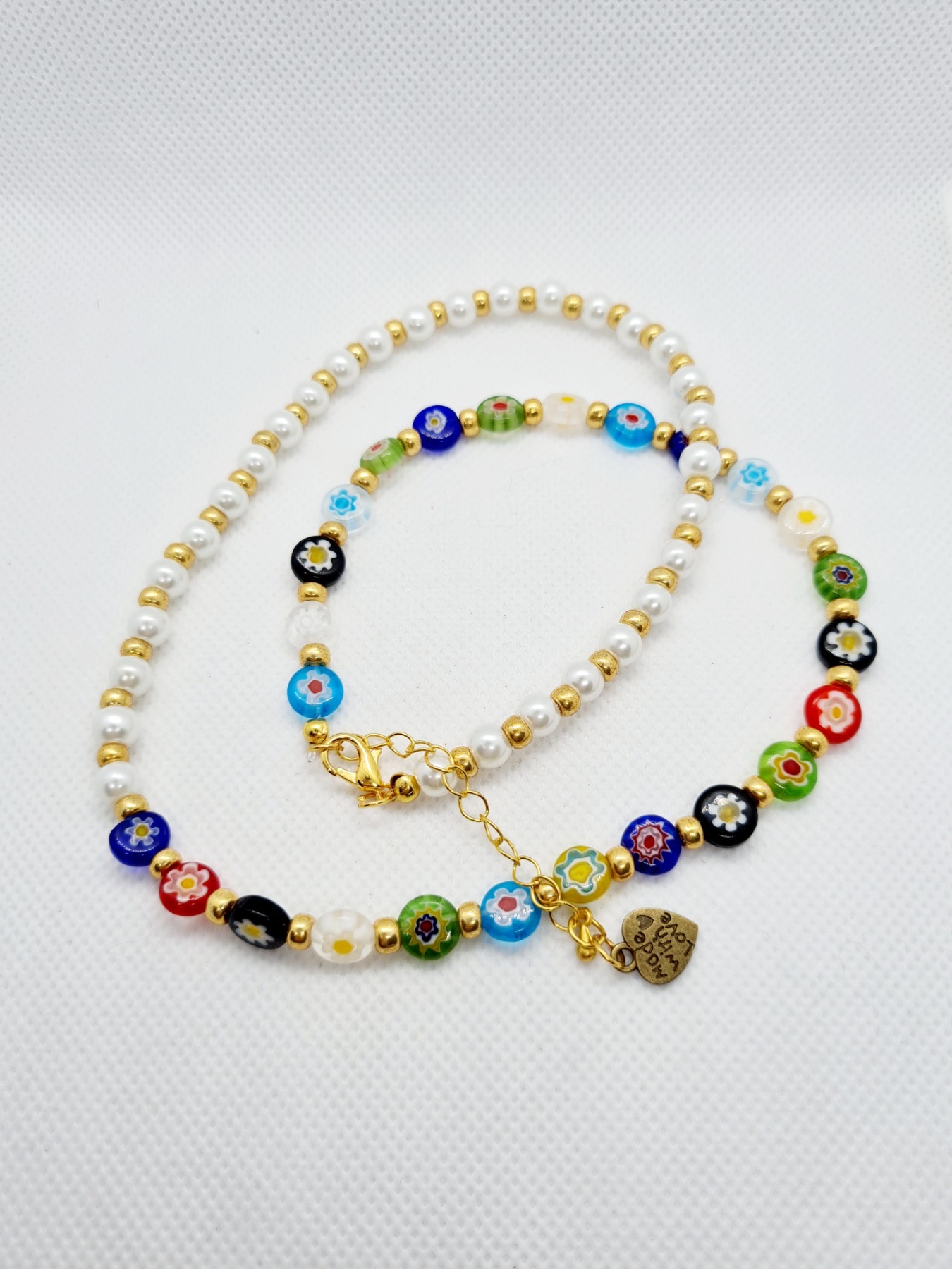 Halskette aus Glaswachsperlen in weiß mit Millefiori-Discs in multicolor und Rocailles Perlen 2