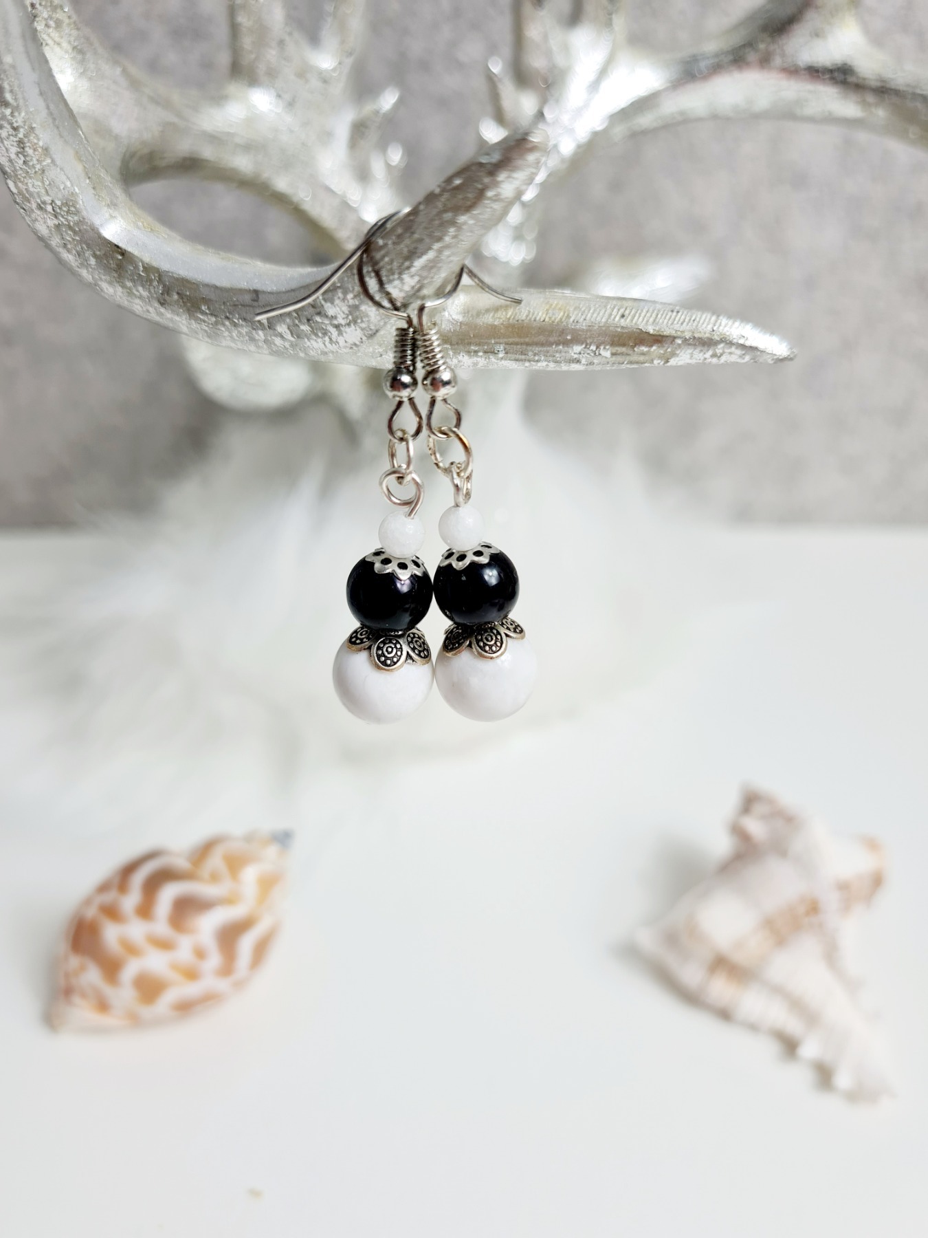Ohrringe aus Howlith- Jade- und Onyxperlen schwarz weiß 6
