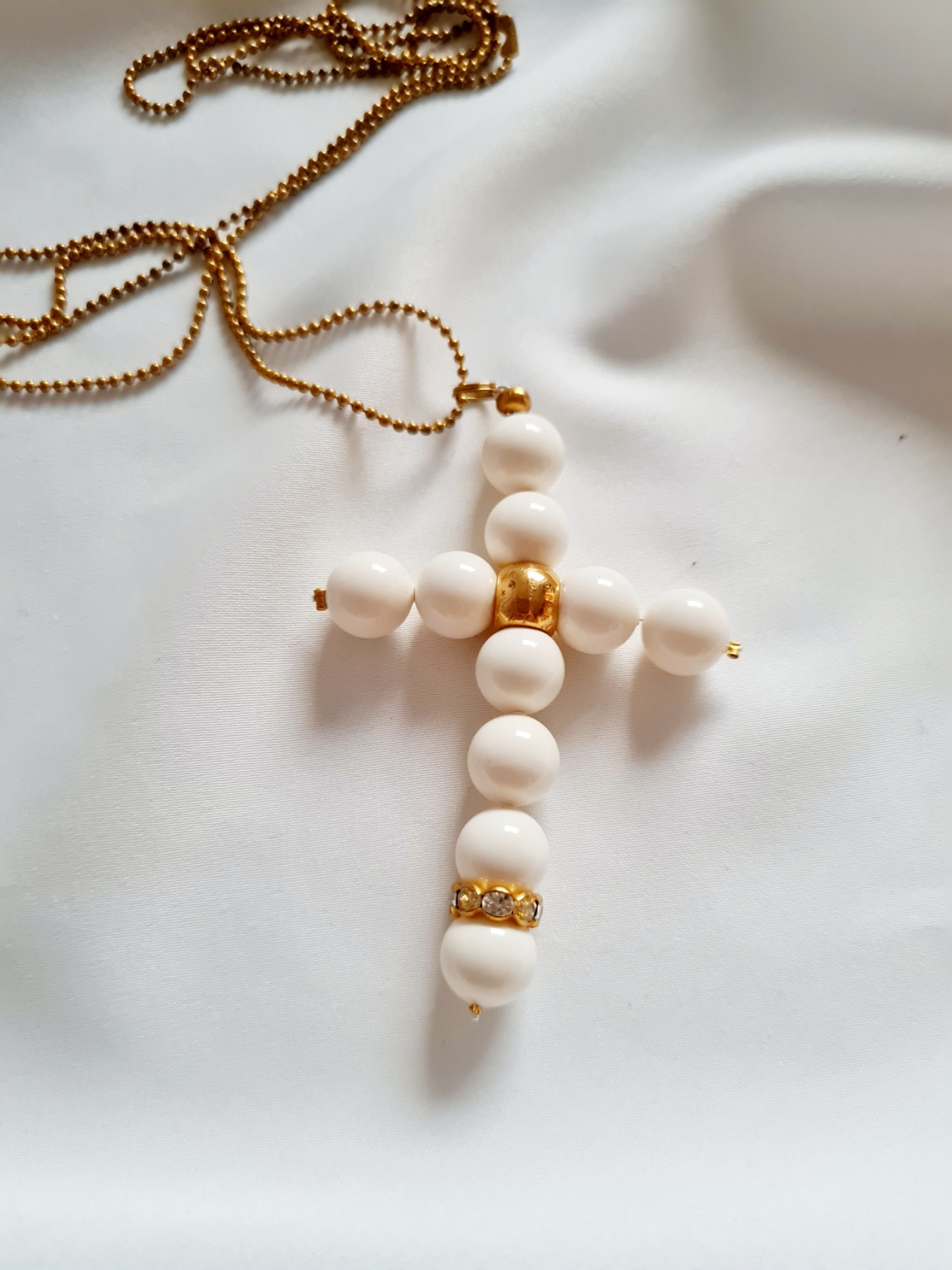 Halsketten aus Kugelkette mit Kreuz-Anhänger