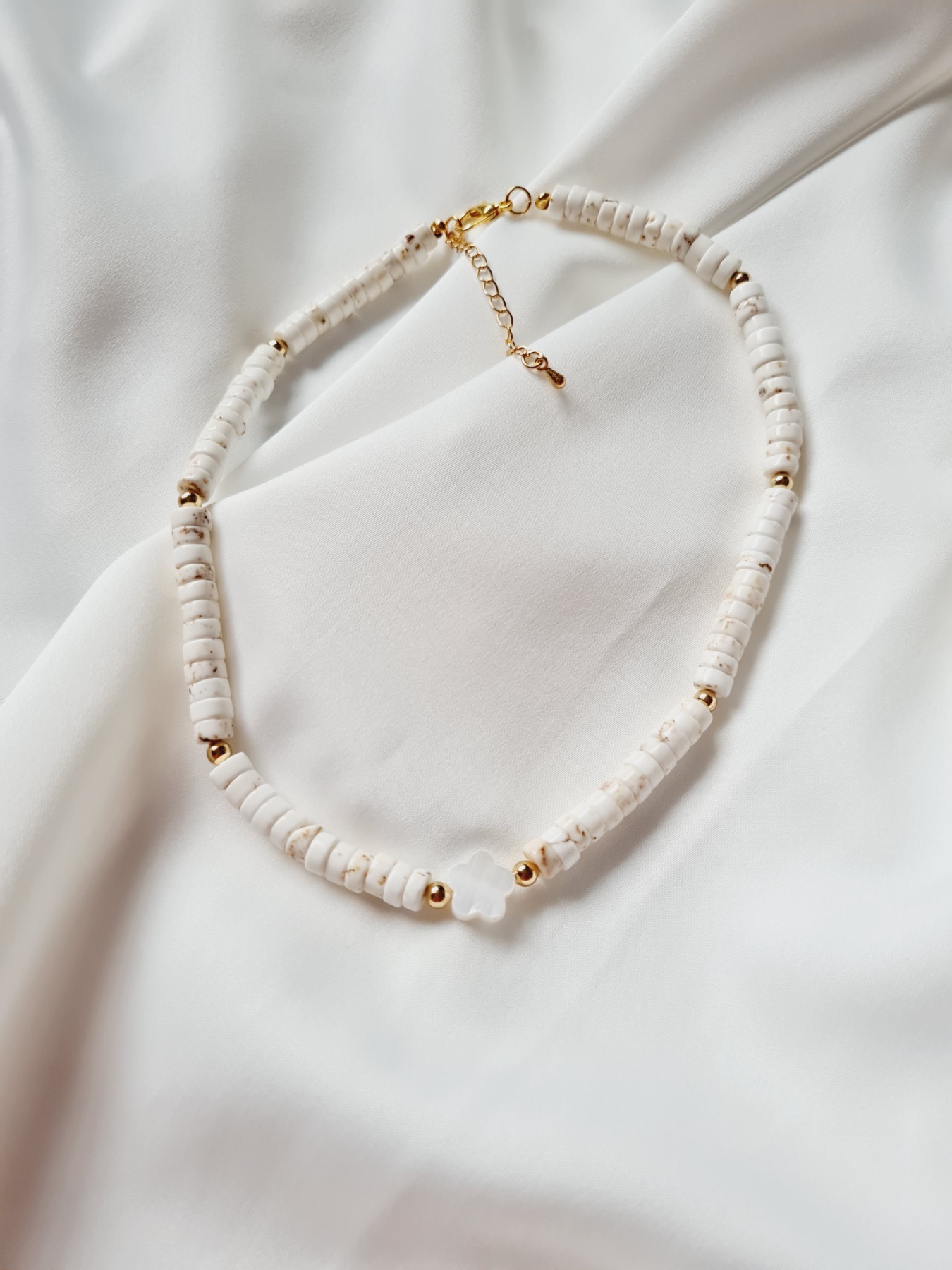 Elegante Halskette Magnesit Perlen Halskette Perlmuttblüte Halskette feminine Halskette