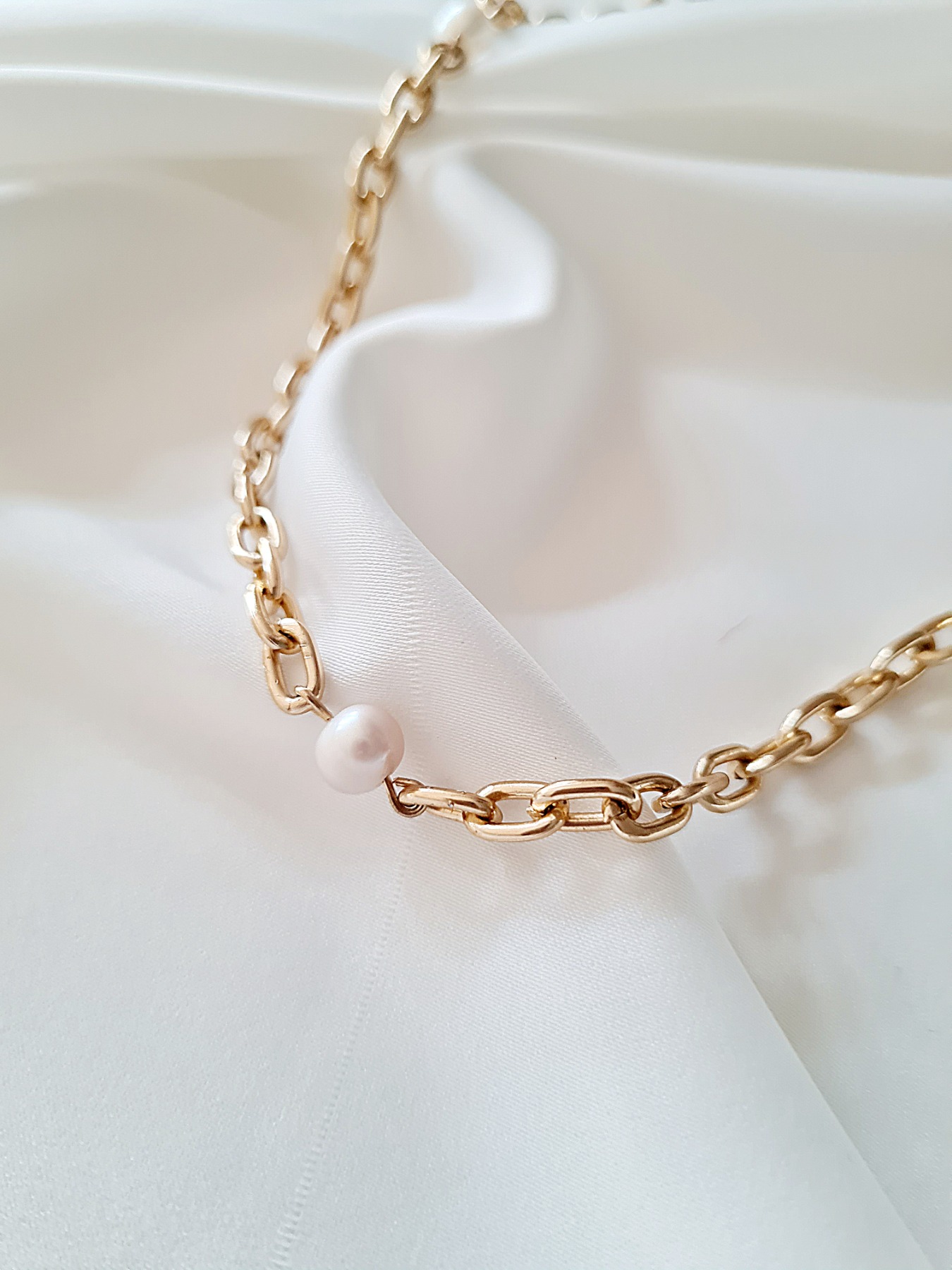 Halskette aus goldgarbener Gliederkette 7