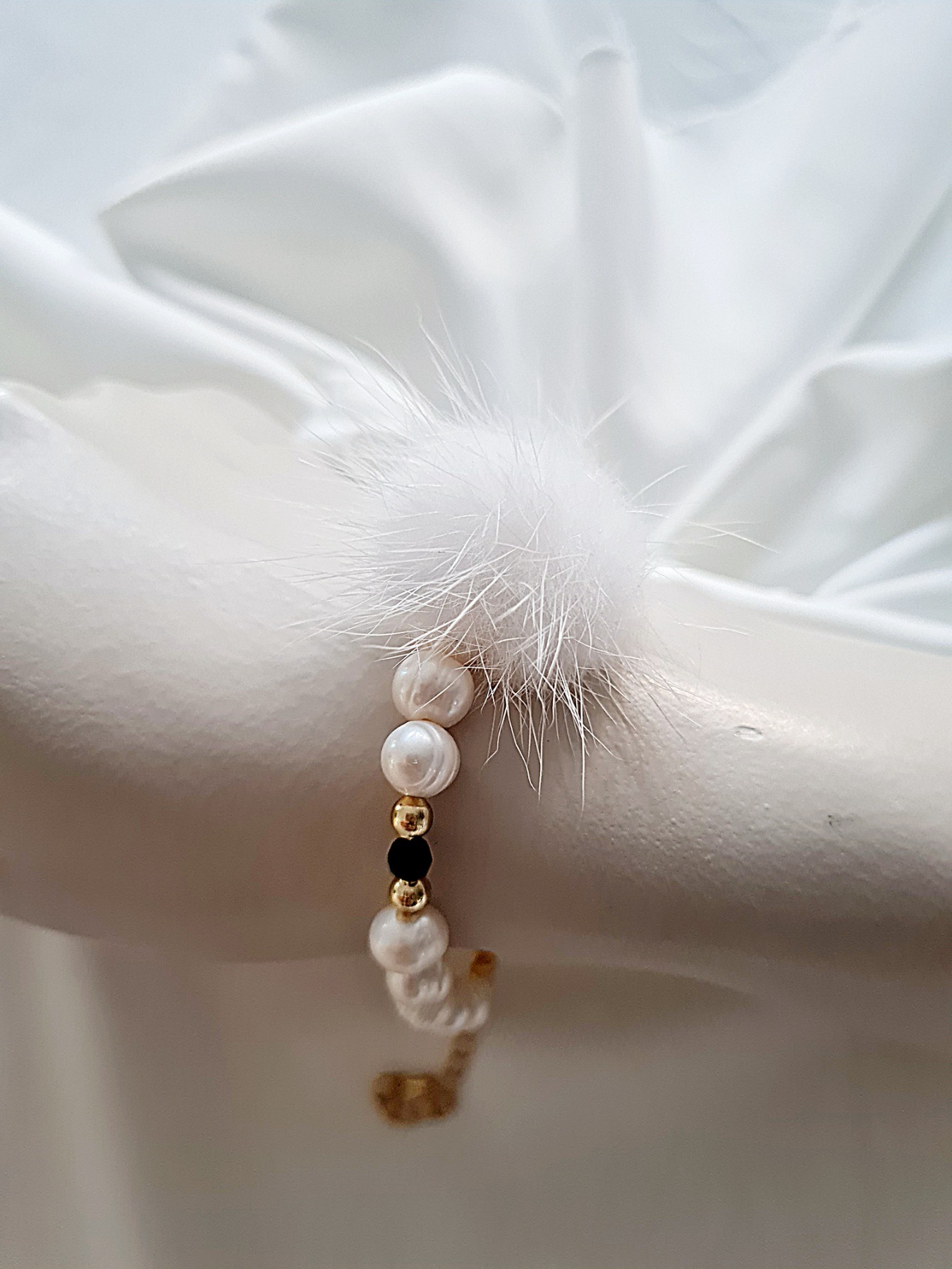 Weißes Armband Süßwasser Perlen Zucht Perlen weicher Fellbommel 4