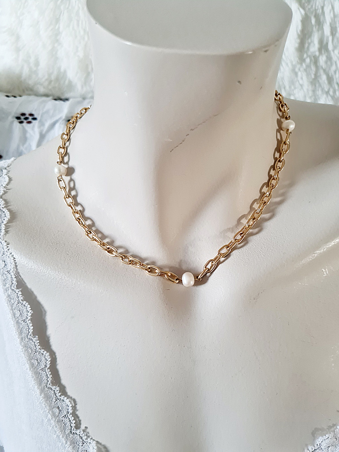 Halskette aus goldgarbener Gliederkette 3