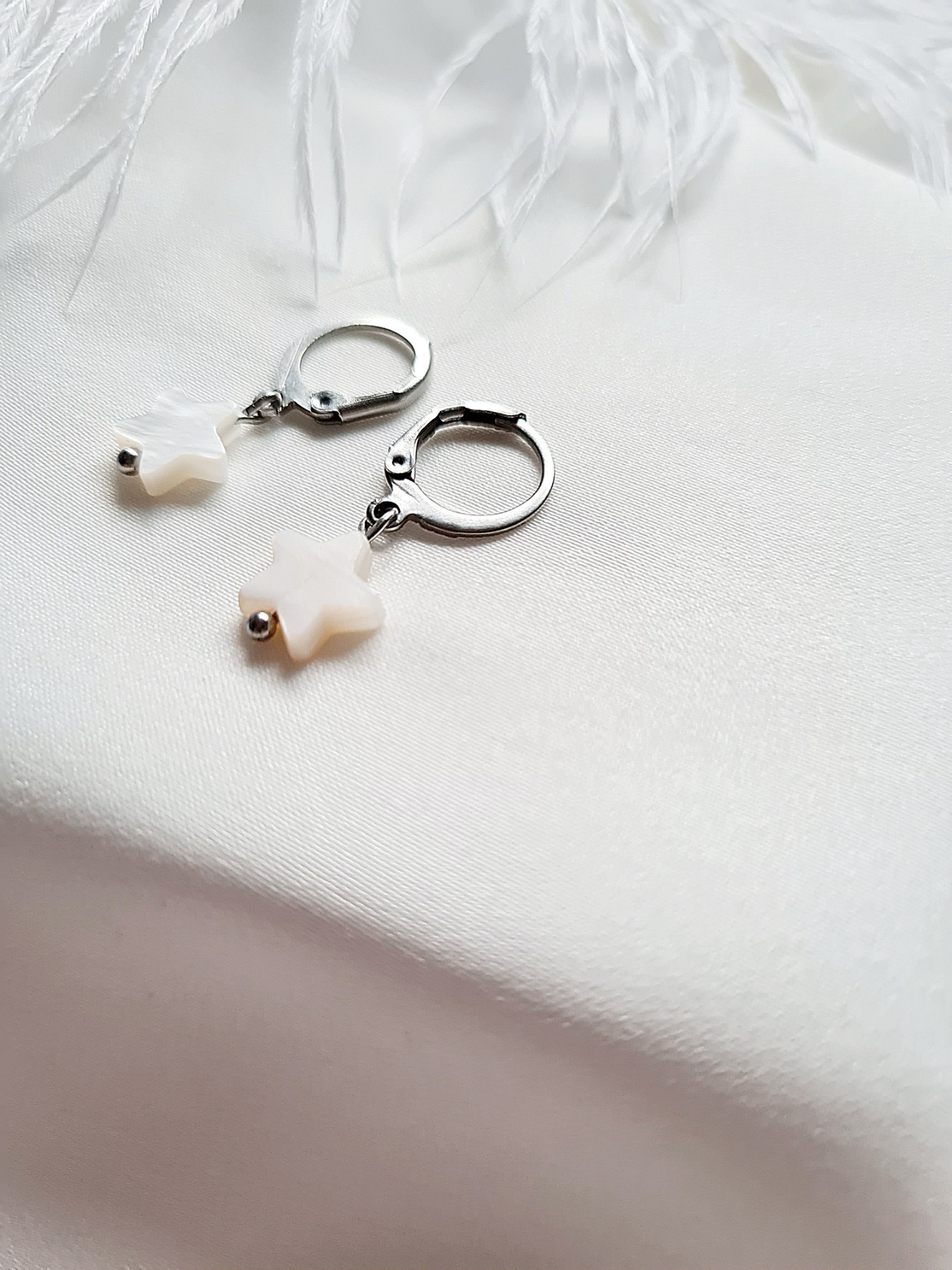 Perlmutt-Ohrringe minimalistisches Design schimmernde Akzente 9