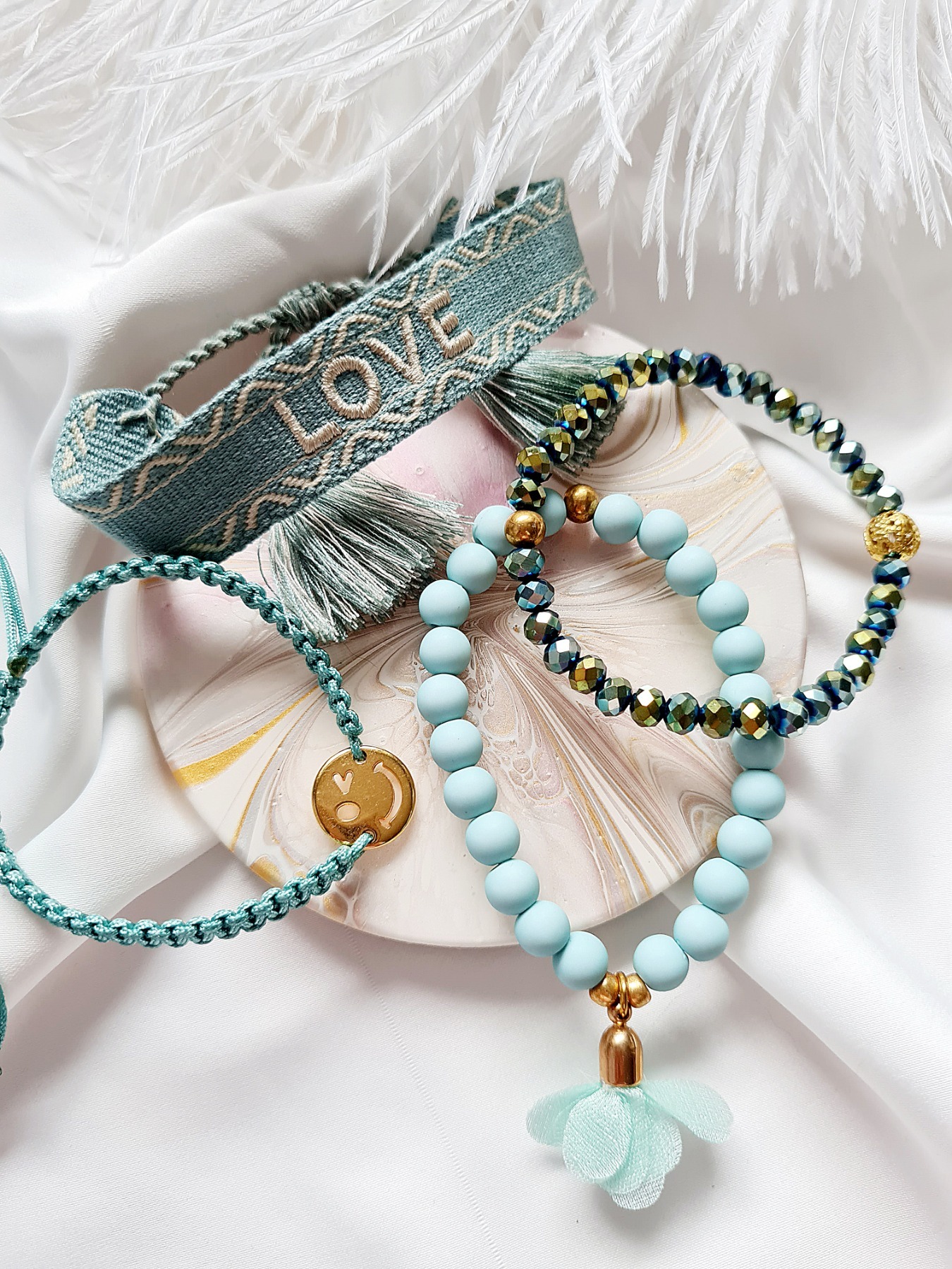 Stylische Armbänder Stoff und Perlen Festivals Alltag 3