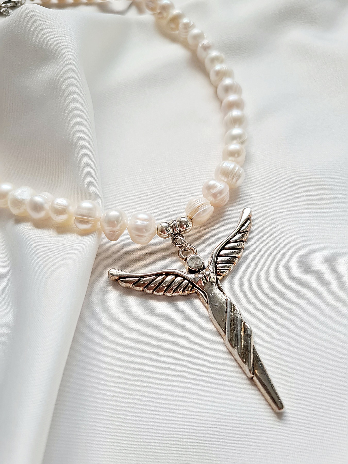 Engelsanhänger Halskette Süßwasser-Zuchtperlen Schmuckstück für stilbewusste Frauen