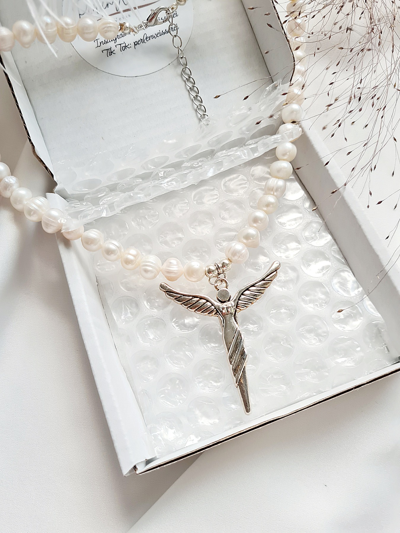 Engelsanhänger Halskette Süßwasser-Zuchtperlen Schmuckstück für stilbewusste Frauen