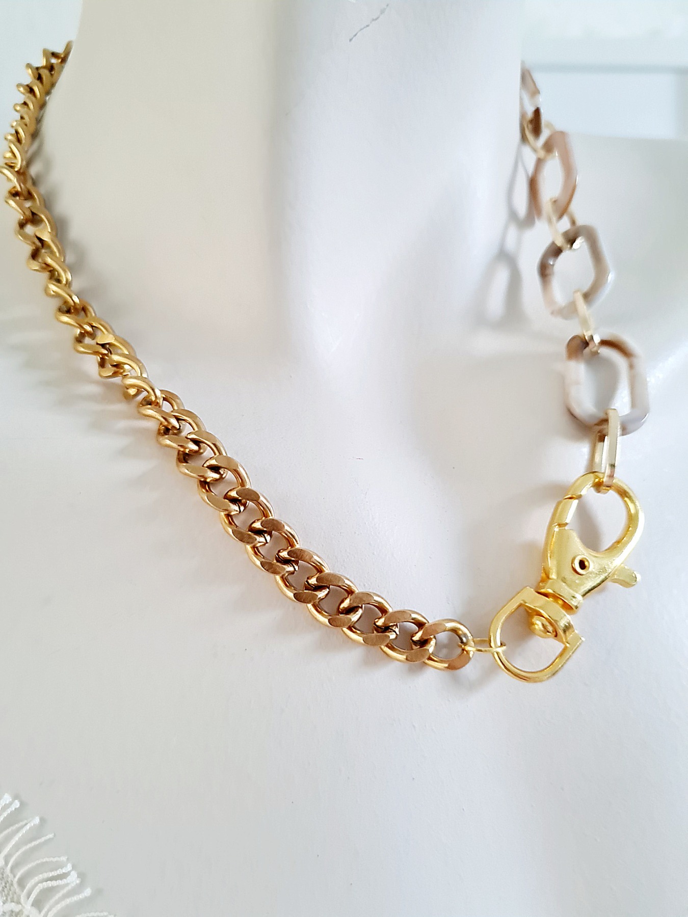 Halskette auffällig Acryl vergoldet Gliederkette 5