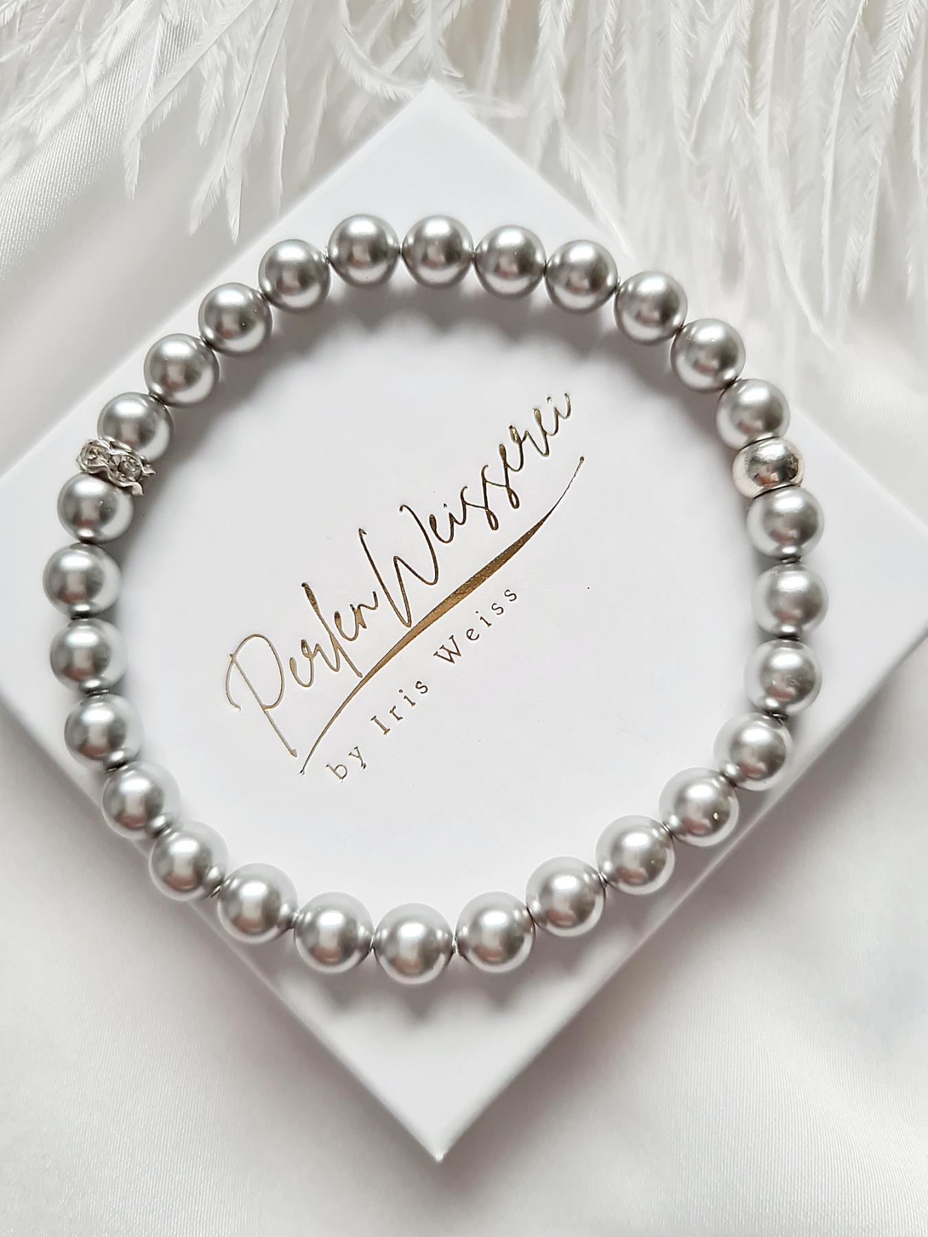 Stilvoller Armschmuck Preciosa Nacre Pearls eleganter Look Büro-Outfits Event-Outfits