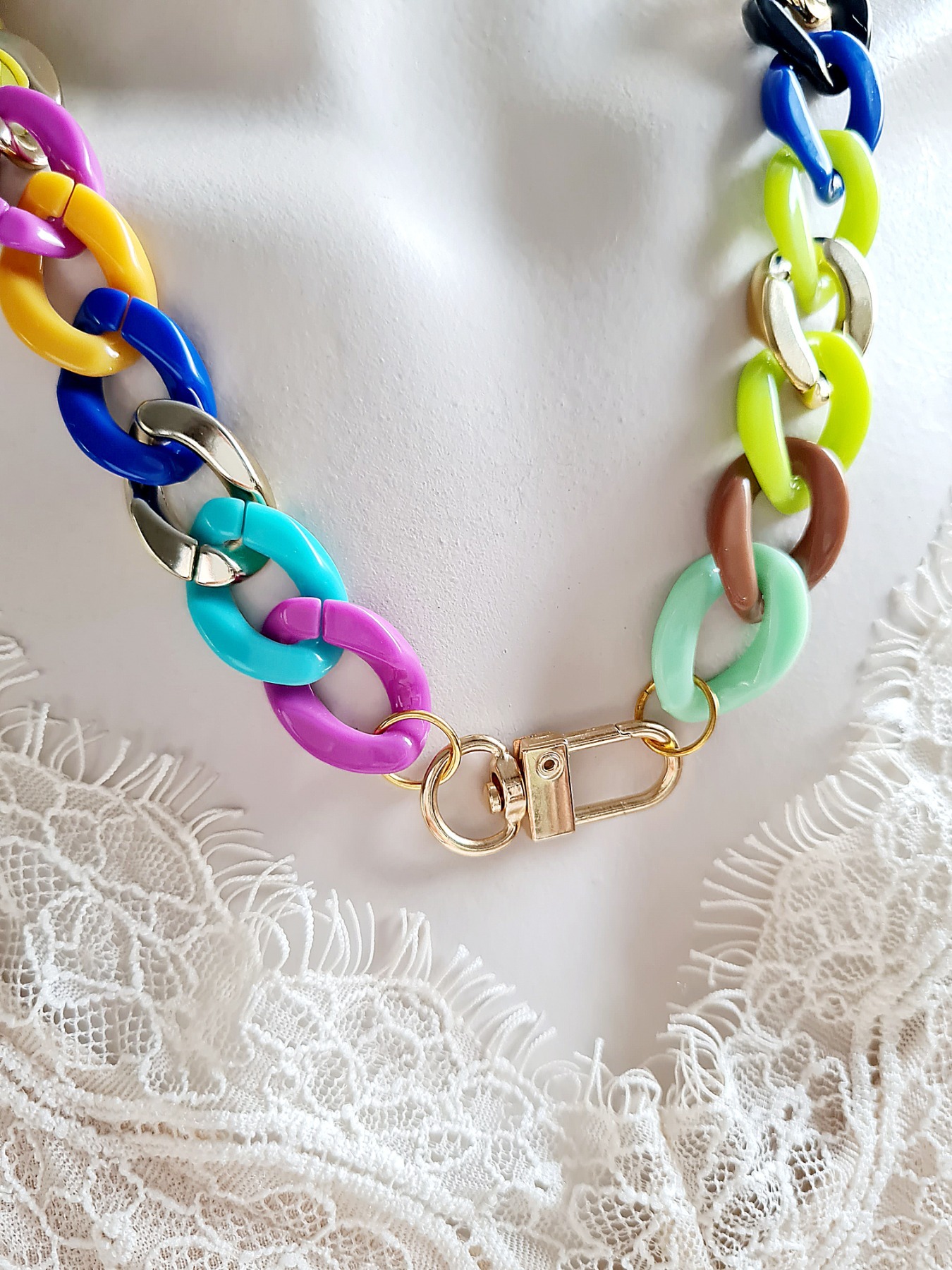 Acrylglieder Halsketten trendige Halsketten selbstbewusste Frauen modische Halsketten