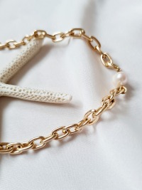 Halskette aus goldgarbener Gliederkette 2