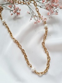 Halskette aus goldgarbener Gliederkette 5