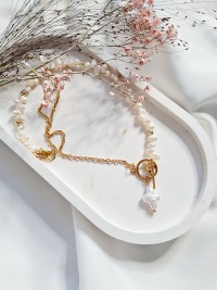 Halskette aus Edelstahl und Süßwasser-Zucht-Perlen 4