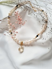 Luxuriöse Halskette funkelnde Perlen glitzernden Anhänger