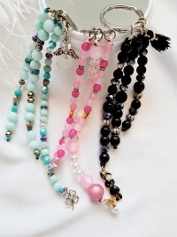 Taschenanhänger aus Perlen funkelnd einzigartig glamourös modisches Statement 4