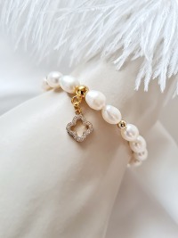 Armband aus Perlen Blüten Anhänger Zirkonia