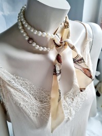 Twilly Tuch Seidenschal mit Perlenkette modisches Accessoire flexibel binden hochwertiges