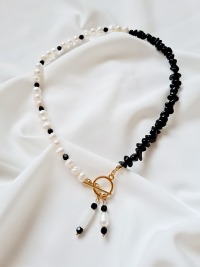 Halskette aus Süßwasser-Zuchtperlen Onyxsplitter edel hochwertige Materialien 9
