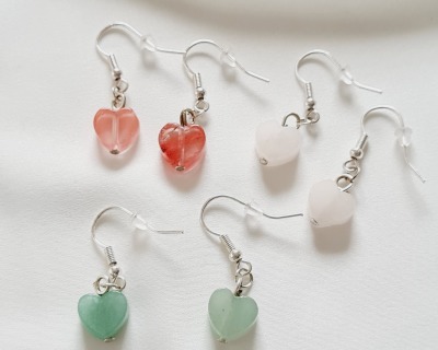 Ohrringe mit Herz aus Naturstein in grün rot oder weiß - Ohrringe Ohrring Silberohrringe
