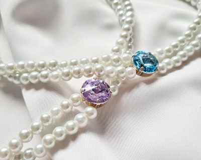 Halskette aus Glaswachsperlen mit Swarovski Rivoli Stein - Schmuck personalisiert Armbänder