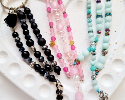 Taschenanhänger aus Perlen funkelnd einzigartig glamourös modisches Statement - modisches