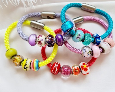 Armbänder aus Segelseil sommerliche Vielfalt modisches Accessoire individueller Stil - bunte