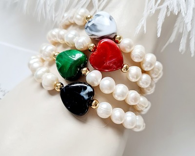Süßwasserperlen-Armband Perlenarmband mit Keramikherz Eleganter Schmuck für Frauen -