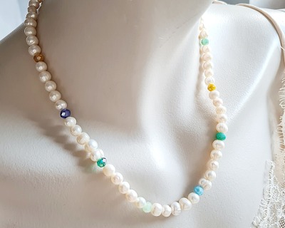 Halskette Annalena - Verstellbare Halskette aus Süßwasser-Zucht-Perlen und Glasschliffperlen -