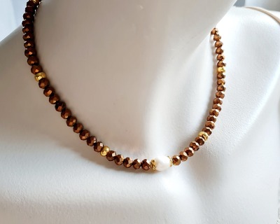 Halskette Marina - Verstellbare Halskette aus Glasschliffperlen und Süßwasser-Zucht-Perle -