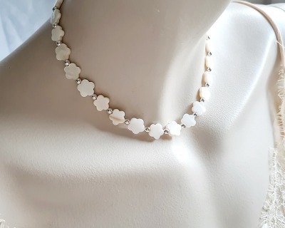 Halskette aus Perlmutt - Verstellbare Halskette aus Perlmuttblüten - elegantes Accessoire