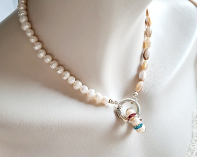 Halskette aus Süßwasser-Zucht-Perlen - Mixed Halskette aus Süßwasser-Zucht-Perlen und