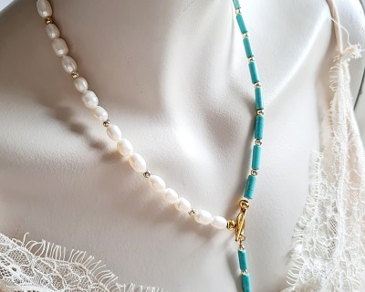 Halskette aus Süßwasser-Zucht-Perlen - Halskette aus Süßwasser-Zucht-Perlen und Tourquise-Tubes
