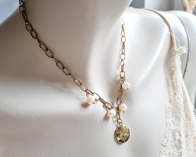 Halskette aus Edelstahl - Halskette aus Edelstahl mit Süßwasser-Zucht-Perlen und Münz-Anhänger -