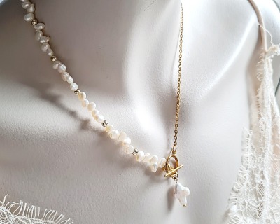 Halskette Amelia - Halsketten Mix aus goldfarbener Gliederkette und Süßwasser-Zucht-Perlen mit