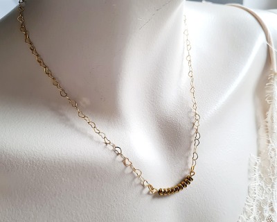 Halskette aus Edelstahl - Verstellbare Halskette aus 18k vergoldetem Edelstahl mit Hämatitperlen in