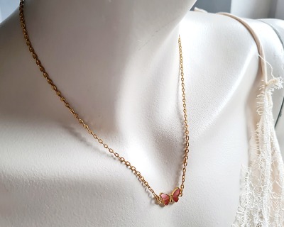 Halskette Ricarda - Halskette aus goldfarbener Gliederkette mit Schmetterlings-Verbinder -