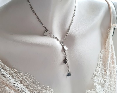 Halskette aus Edelstahl versilbert - Halskette aus Edelstahl in silber mit kleinen Herz-Anhängern -
