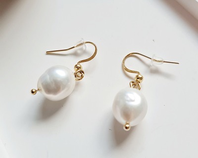Ohrhänger mit Süßwasser-Zucht-Perlen - Ohrhänger aus Edelstahl mit Süßwasser-Zucht-Perlen -