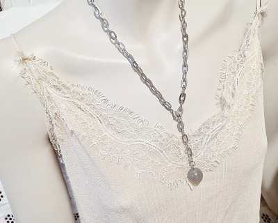 Halskette Fiena - Verstellbare Halskette aus versilberten Edelstahl mit großer Perle - zeitlose Ele