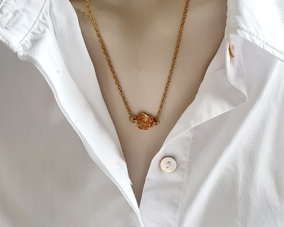Halskette aus Edelstahl - Halskette Edelstahl vergoldet mit kleiner Rose - elegant und modern