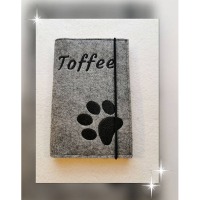 Hunde-Impfpasshülle Pfote mit Name aus Filz