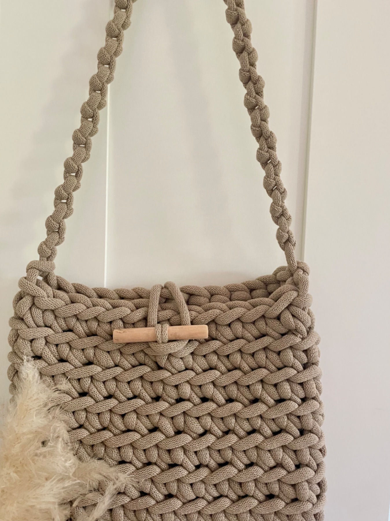 Gehäkelte Tasche aus recycelter Baumwolle umweltbewusst und modern