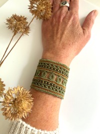 Breites Makramee Armband im Boho Gipsy Stil.