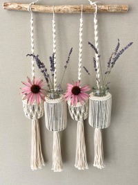 Makramee Wanddekoration mit Blumenvasen, ein einzigartiges Mitbringsel im Boho Stil 12